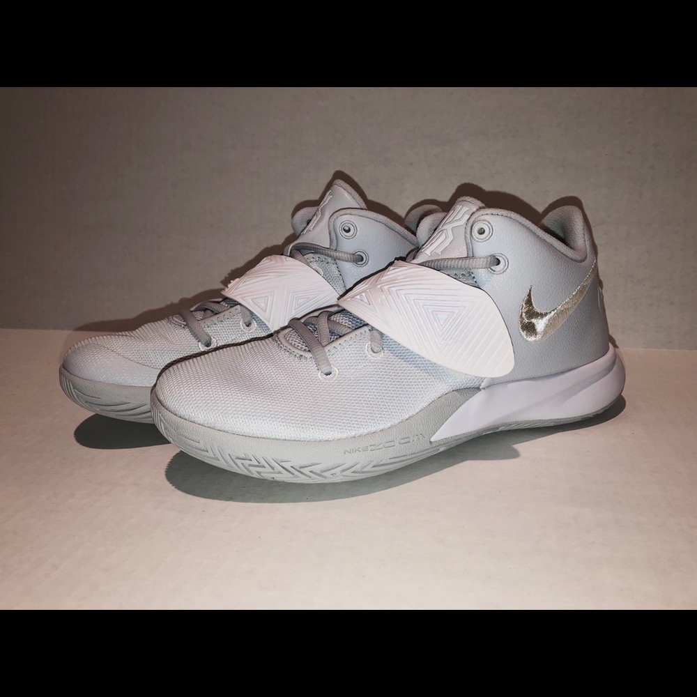 Nike Kyrie Flytrap III Basketball Shoes